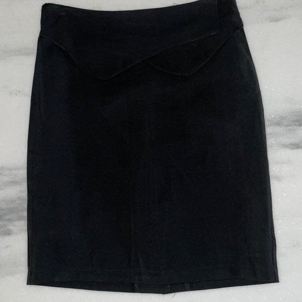 Black skirt - Picture 2 of 3